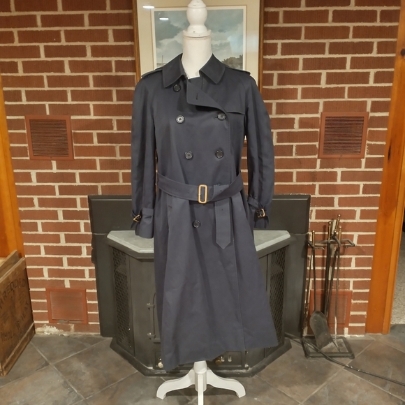 Burberry Vintage Coat Single Breasted Navy Belted with Nova Check Interior 12